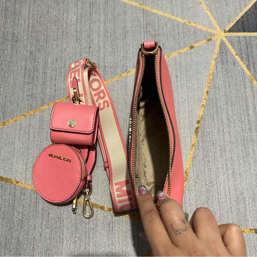 Michael Kors crossbody - Picture 6 of 6